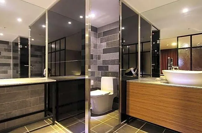 Hotel The 3*