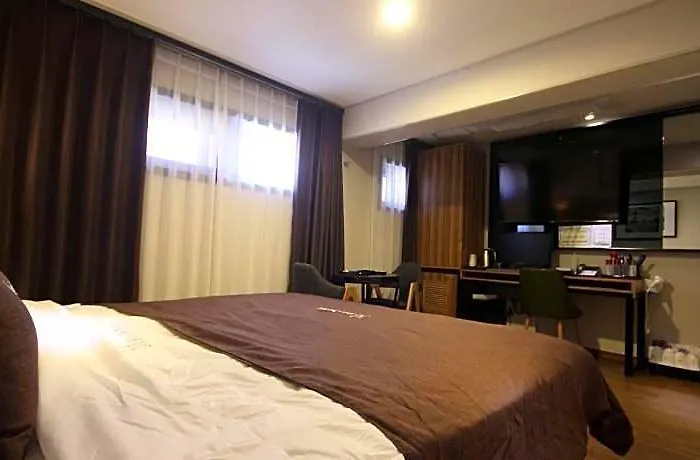 The 3* Busan