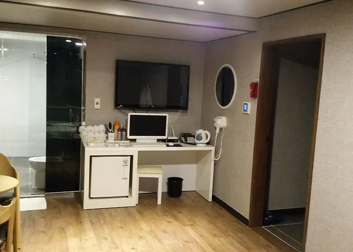 Hotel The 3*